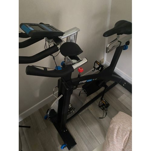 Vends Vélo Fitness À Roue D’Inertie, Acheté Sur Un Site Spécialisé