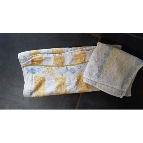 Lot De Deux Serviettes De Toilette Dont Une Poisson
