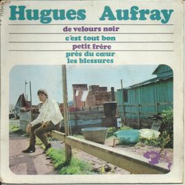 De Velours Noir (H. Aufray, Vline Buggy) 3'51 - C'est Tout Bon (V. Buggy, H. Aufray, J.-P. Sabard) 2'41 / Petit Frère (P. De La Noé, H. Aufray, G. Magenta) 2'59 - Près Du Coeur Les Blessures 2'21
