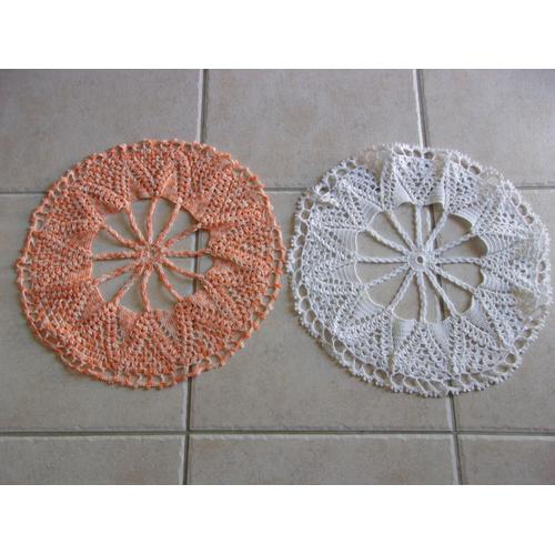 Lot De 2 Napperons En Orange Et Blanc, Fait Main.