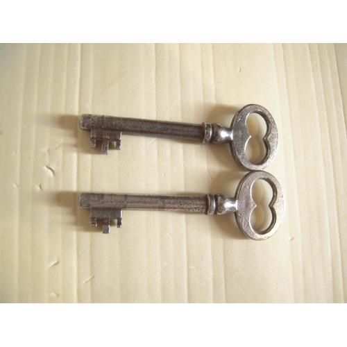 2 clés de porte en métal