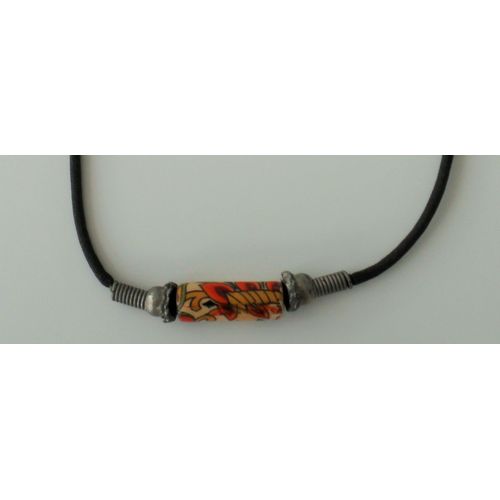 Collier Perle Motif Ethnique Sur Cordon Noir. 38 Cm