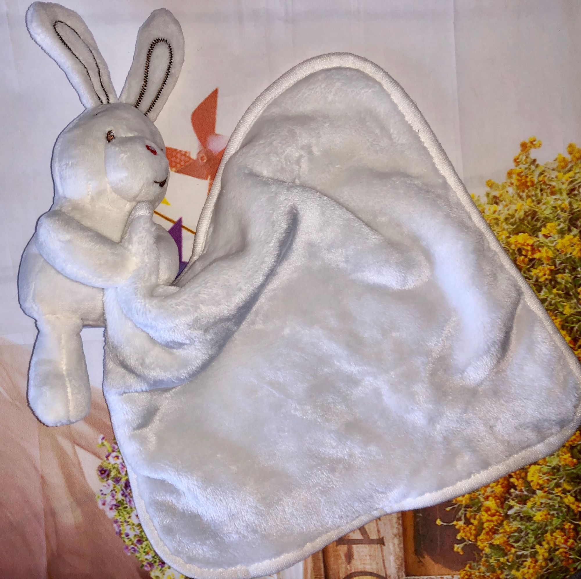 Doudou lapin blanc Mouchoir Auchan Baby chez vous dès demain