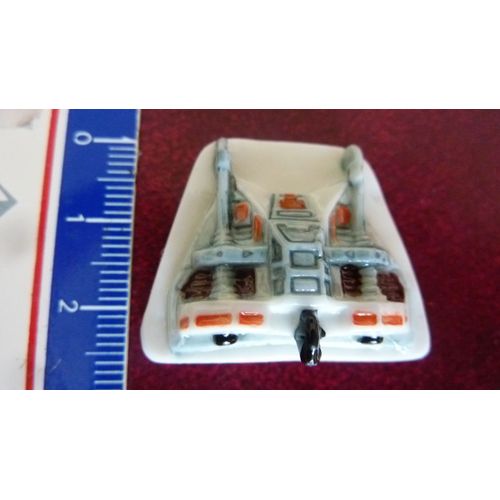 Fève Brillante Plate Collection Star Wars ( Lfl § Tm ) , Année 2000 = Vaisseau Spatial Snowspeeder ( Fève Très Rare)
