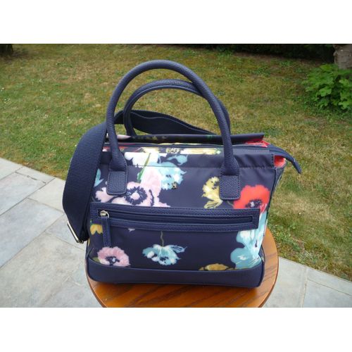 SAC A MAIN JOLI /FLEURI - NEUF -