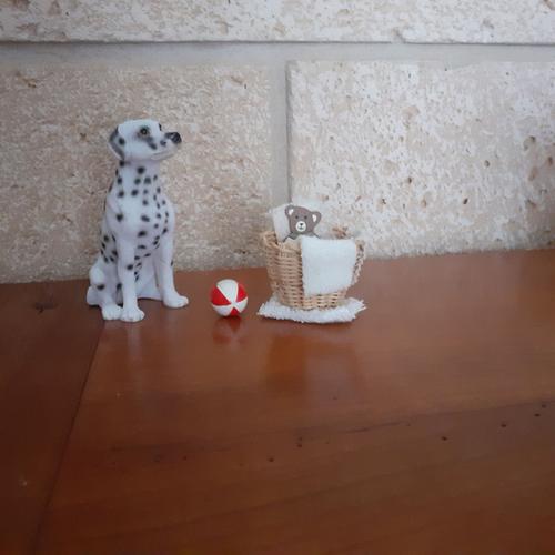 Figurine Chien Dalmatien + Panier De Jouets