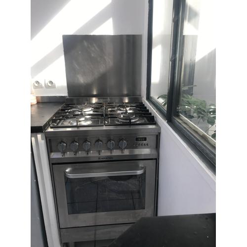 Vend cuisinière  inox 4 feux Ariston