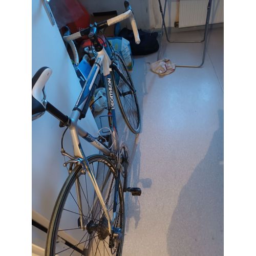 Vend Vélo De Course 1000 Euros À Débattre Mon Tel 0631944571