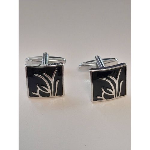 Boutons De Manchettes  Carré Avec Motifs De Couleurs Argent Et Noire Pour De L'élégance Et De L'originalité...