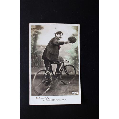 Carte Postale Ancienne Cpa Fantaisie (Un Peu Colorisée) - "En Route Vers... Je Ne Pense Qu'à Vous" - Homme À Vélo - "La Reine"