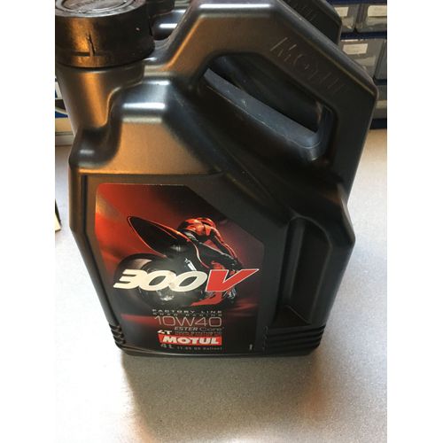 Huile Moteur Pour Moto Motul 300v 4t 10w40 - 4 Litres