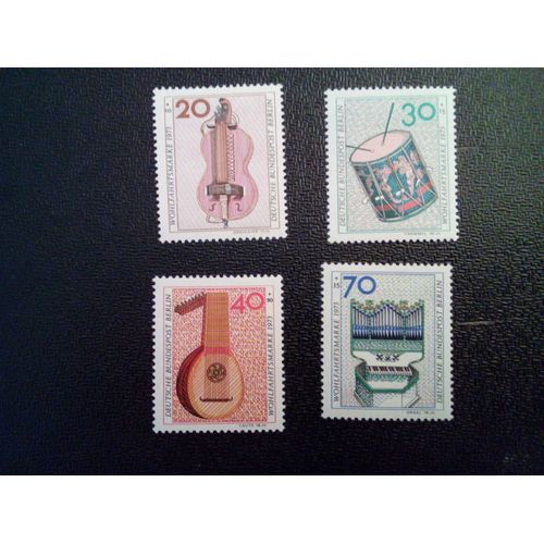Timbre Berlin Allemagne Yt 423 A 426 Séries: Instruments De Musique 1973 ( 031012 )