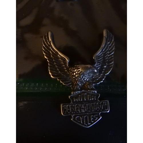 Pins / Pin's Harley Davidson : Grand Aigle Ailes Deployees Tenant Ecusson Heraldique / Double Fixation Arriere / Lot 410-17