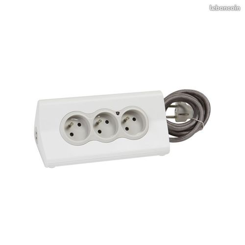 Rallonge multiprise 3 x 2P+T - 2 modules de charge USB type-A - 16 A - Support tablette intégré - Noir et Rouge