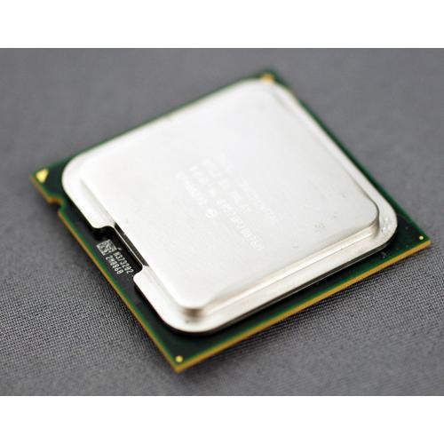 Intel Core 2 Quad Q9550 - 2.83 GHz - 4 coeurs - 12 Mo cache - LGA775 Socket - OEM