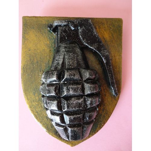 Blason Grenade Avec Accroche