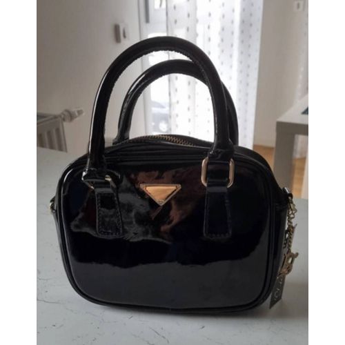 Petic Sac à main noir vernis avec chaînette