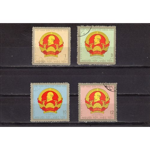 Timbres-Poste Du Viet-Nam Du Nord (Insignes Du Président Hô Chi Minh)