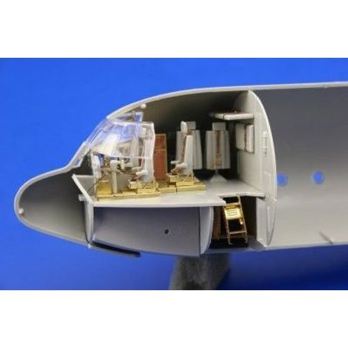 Intérieur De Lockheed C-130h Hercules - Pièces Pré-Peintes En Couleur (Pour Les Maquettes Italeri) Ce Coffret Zoom Est Une Versi-Eduard