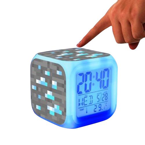 Reveil Minecraft avec jeu de lumieres LED Action Toy Home Decor 003