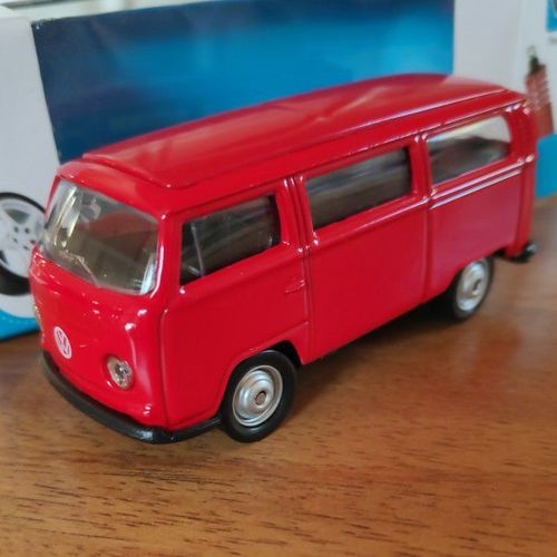 Volkswagen Bus T2 - 1:60 Ème-Welly