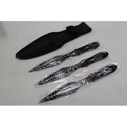 Etui Avec 3 Couteaux De Lancer