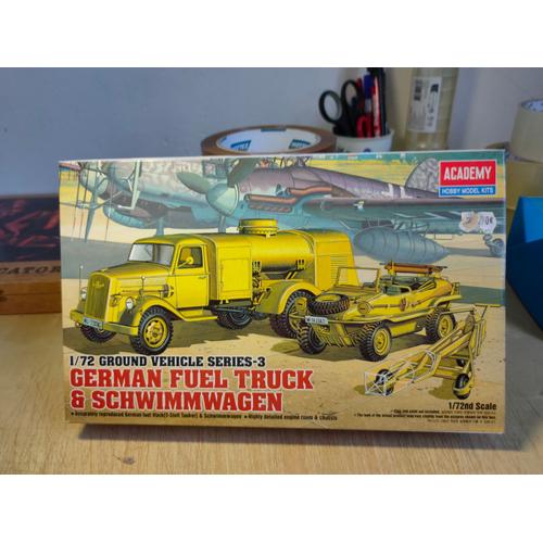 Maquette Academy 1/72 : German Fuel Truck & Schwimmwagen-Academy