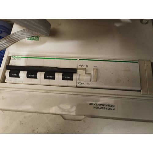 Disjoncteur différentiel tétra polaire C130N C100 + bloc vigi 300MA type Ac