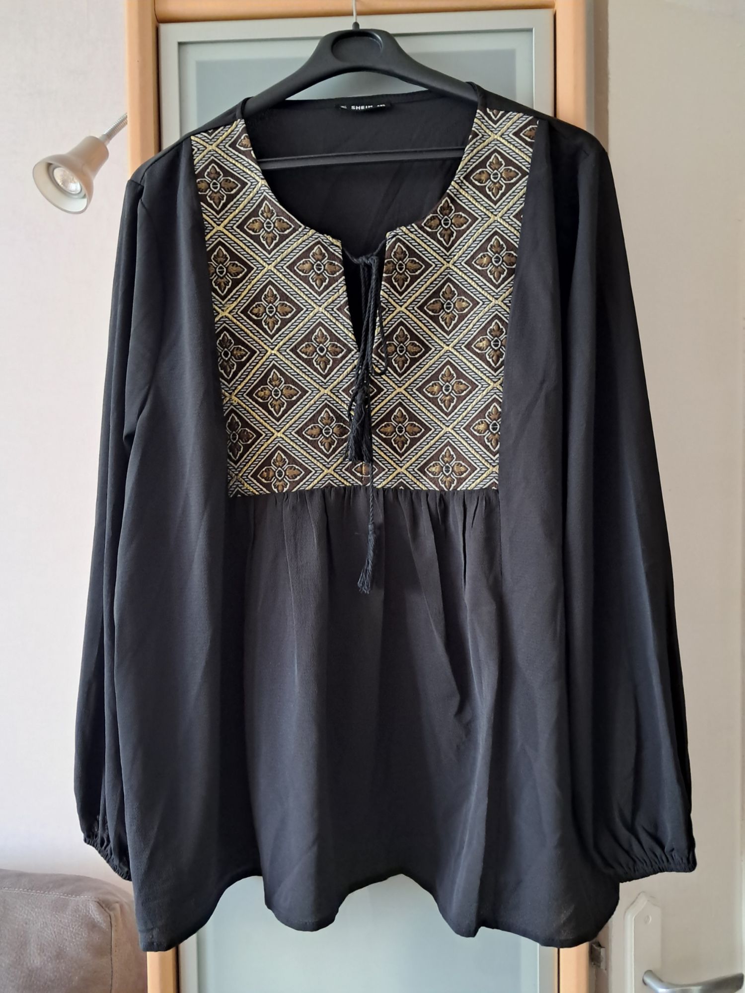 Tunique Neuve Taille 52-54 Noir Brodé Doré Et Marron