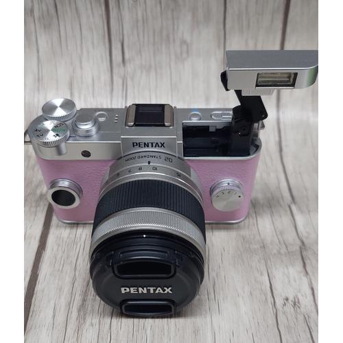 Pentax Q-S1 12.4 mpix Rose + Objectif SMC Pentax 5-15mm f/2.8-4.5 ED AL(IF)