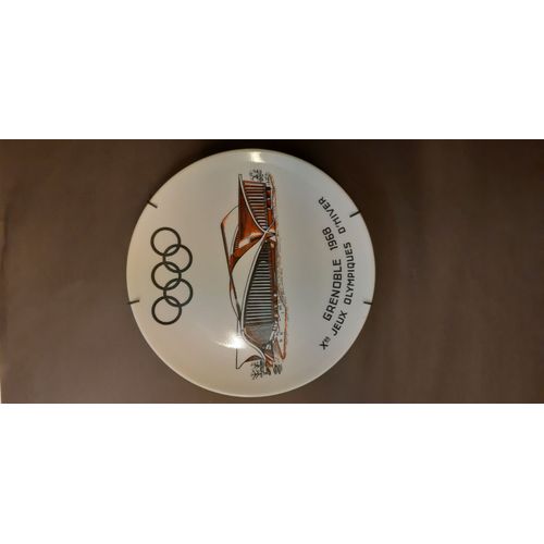Objet Souvenir Grenoble 1968, 10èmes Jeux Olympiques D'hiver. Ski Competition. Winter Olympic Games, France. Sport Memorabilia