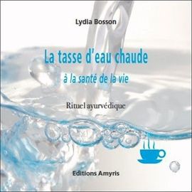 La Tasse D'eau Chaude À La Santé De La Vie - Rituel Ayurvédique