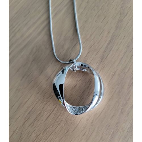 Pendentif Fantaisie Et Chaîne Luzaka