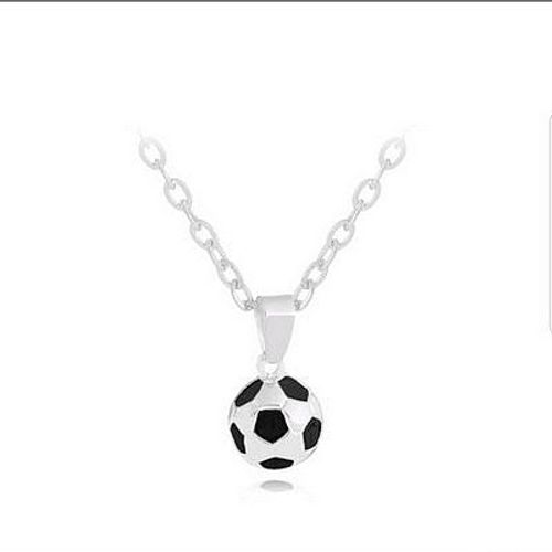 Pendentif Ballon De Foot Titanium Argenté Et Sa Chaine Assortie.