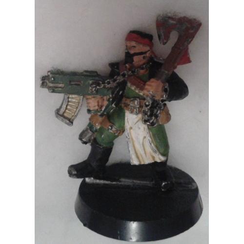 Figurine Plomb Peinte Leader Bandeau Rouge Mitraillette Hache Et Chaine 3,9 Cm Warhammer 40000 1995