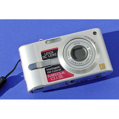 Appareil photo Compact Panasonic Lumix DMC-FX10  Appareil photo num?rique - compact - 6.0 MP - 3x zoom optique - Leica