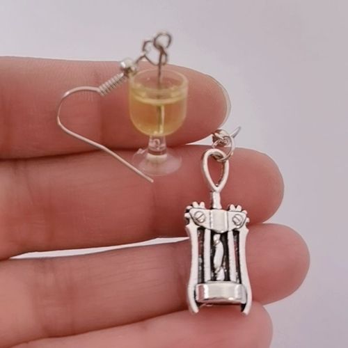 Boucles D'oreilles En Verre De Vin Rouge Et Tire-Bouchon, Boucles D'oreilles Miniatures Asymétriques, Bijoux Faits À La Main, Mini Cadeau
