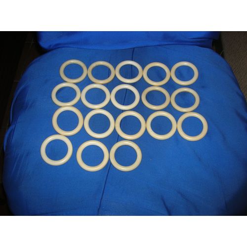 Lot De 18 Anneaux De Rideaux Plastique Diam 5 Cm.