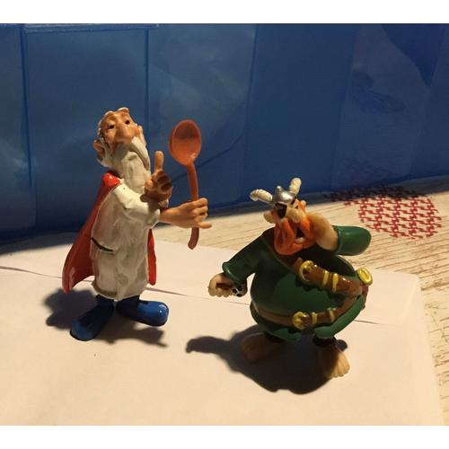 Figurine Astérix : Barbe Rouge ( Bullyland 1990 ) Et Paoramix (Plastoy 1997 )