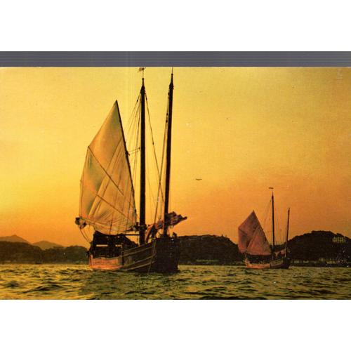Carte Postale De Kowloon (Hong-Kong) Jonques De Pêche Au Soleil Couchant