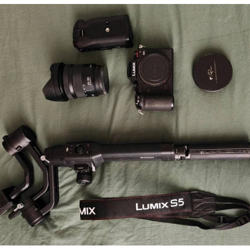 Panasonic Lumix DC-S5 Kit 24 mpix + Objectif Panasonic Lumix DC-S5 + Grip