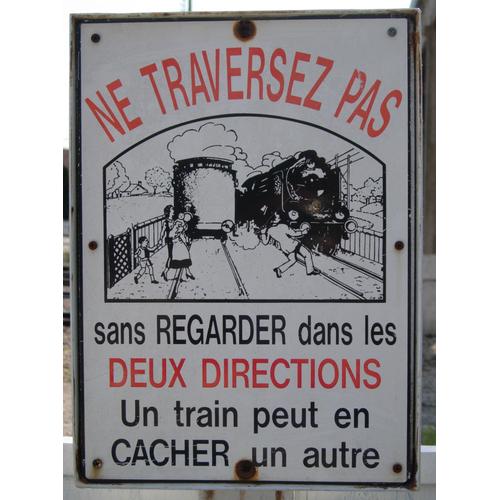 Affiche Un Train Peut En Cacher Un Autre