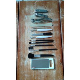 Kit Manucure Et Accessoires Maquillage 