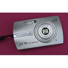 Appareil photo Compact Olympus µ[MJU:] 700 Digital Argent compact - 7.1 MP - 3x zoom optique - argent