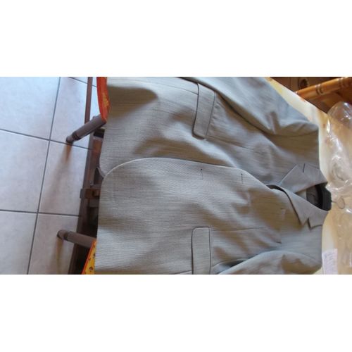 1 Costume Homme Gris Moyen Neuf Mais A Nettoyer