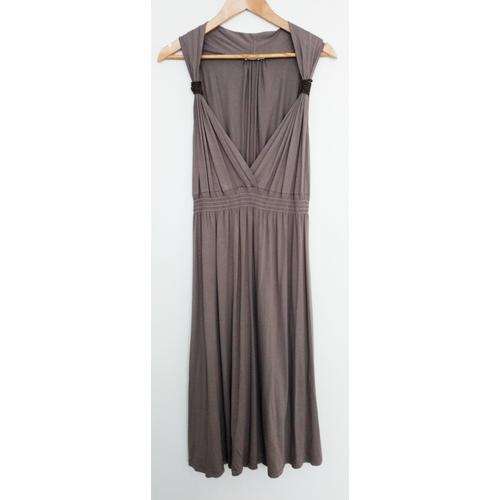 Robe Longue Fluide Taupe Sans Manche. Perles. Jacqueline Riu. Viscose. Elasthanne. Taille 46