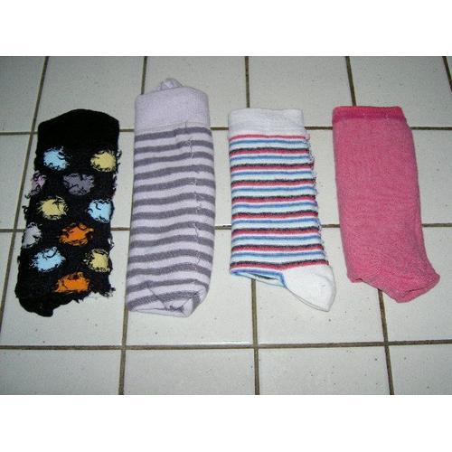 Lot De 4 Paires De Chaussettes 1 Rose Unie 1 Blanche À Rayures Multicolores 1 Parme À Rayures Grises Et 1 Noire À Poids Ronds Multicolores Taille 39/42 Soit 14 À 16 Ans