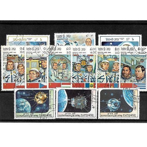 Laos-Espace-Lot De 12 Timbres Oblitérés-Très Bon Etat