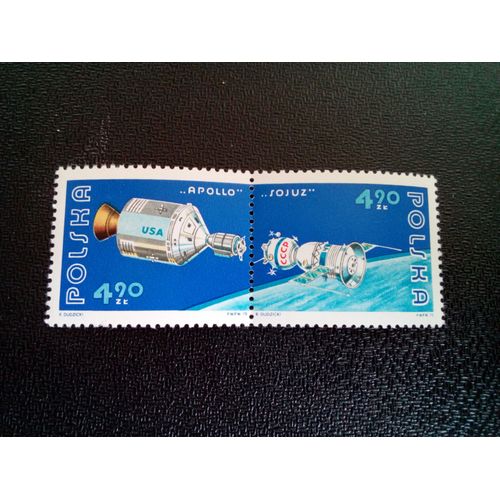 Timbre Pologne Yt 2226 - 2227 Apollo Et Soyouz Liés Dans L'espace 1975 ( 20404 )