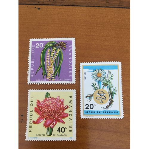 Lot De 3 Timbres Floraux De 1968 Rwanda